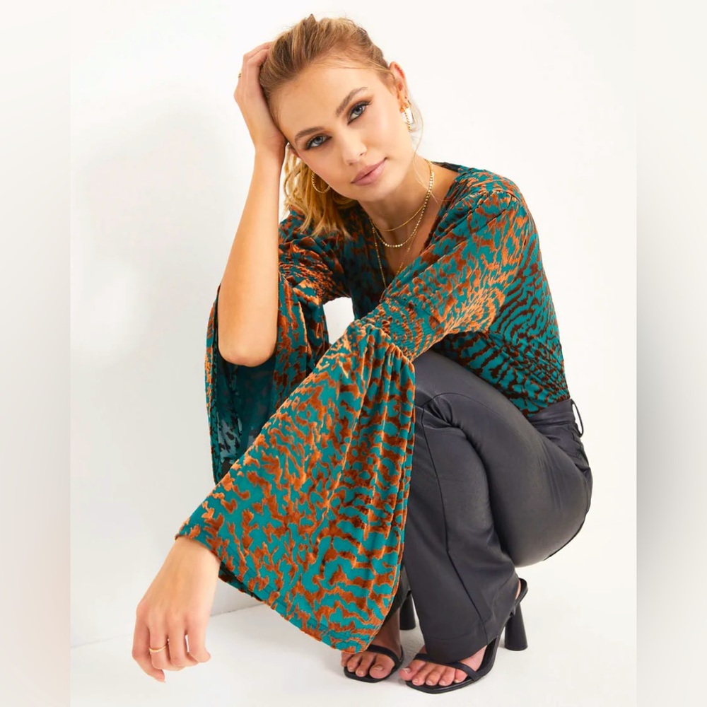 NWT Annalisa Velvet Burnout Bell Sleeve Top | Size XS